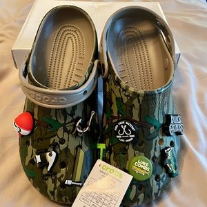 Luke combs men’s camo crocs -nwt                  men’s size 8 / women’s size 10